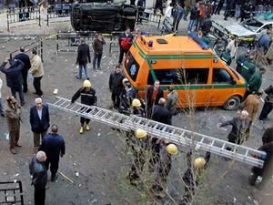 Вулицями Каїру рухається військова техніка, у небі — вертольоти Вулицями Каїру рухається військова техніка, у небі — вертольоти