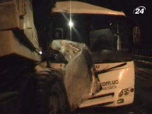 Крим: автобус зіткнувся з екскаватором — є жертва Крим: автобус зіткнувся з екскаватором — є жертва