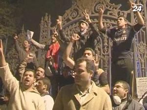 У Єгипті нові акції протесту з вимогою відставки Президента