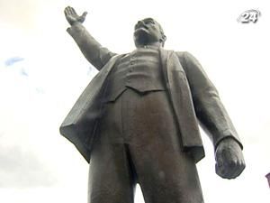 Європарламент вимагає демонтувати пам’ятник Леніну у Франції
