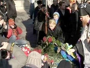 На Аскольдовій могилі відбулася панахида за студентами, загиблими під Крутами На Аскольдовій могилі відбулася панахида за студентами, загиблими під Крутами