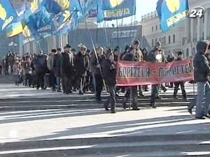 ВО "Свобода" влаштувала ходу по Києву на честь героїв Крут