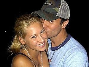 Анна Курнікова та Енріке Іглесіас чекають дитину Анна Курнікова та Енріке Іглесіас чекають дитину