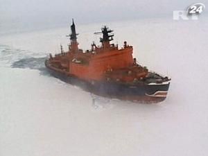 У Охотському морі завершилася операція з порятунку заблокованих крижинами кораблів