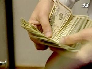 Пропозиція валюти на міжбанку перевищує попит Пропозиція валюти на міжбанку перевищує попит