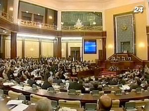 Назарбаєв буде змушений брати участь у виборчих перегонах Назарбаєв буде змушений брати участь у виборчих перегонах