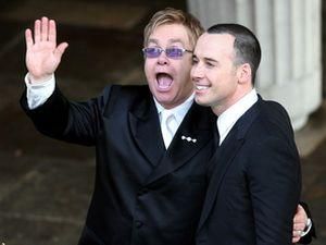 Елтон Джон розповів про свої стосунки із батьком Елтон Джон розповів про свої стосунки із батьком