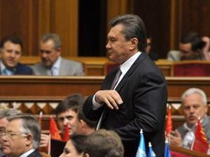 Янукович та Азаров прийшли у Верховну Раду