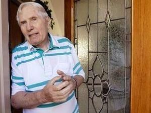 Українця звинуваченого у розстрілах євреїв у Львові депортують із США Українця звинуваченого у розстрілах євреїв у Львові депортують із США