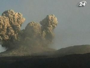 На вулкані Сінмое сталося потужне виверження