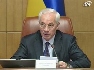 Азаров викликав на килим боржників за газ Азаров викликав на килим боржників за газ