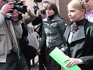 З Тимошенко взяли підписку про нерозголошення таємниці слідства З Тимошенко взяли підписку про нерозголошення таємниці слідства