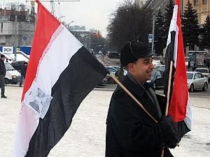 Єгиптянин влаштував одиночний мітинг на площі Свободи у Харкові (ФОТО) Єгиптянин влаштував одиночний мітинг на площі Свободи у Харкові (ФОТО)