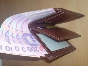 У Дніпропетровську чиновники підняли собі зарплати на 50% У Дніпропетровську чиновники підняли собі зарплати на 50%