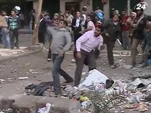 У Каїрі учасники демонстрацій кидали один в одного камінням У Каїрі учасники демонстрацій кидали один в одного камінням