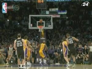 "Сан-Антоніо" на виїзді переграло "Лейкерс" "Сан-Антоніо" на виїзді переграло "Лейкерс"