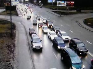 Кортеж Азарова їздить по зустрічній смузі Кортеж Азарова їздить по зустрічній смузі