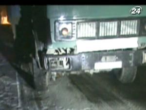 У Криму вантажівка переїхала на смерть двох молодих людей У Криму вантажівка переїхала на смерть двох молодих людей