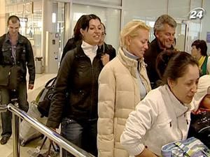 У Київ повернулися українці, евакуйовані МНС У Київ повернулися українці, евакуйовані МНС