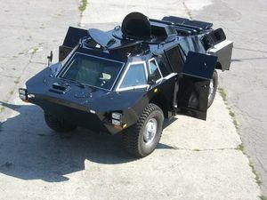 Українській міліції подарували броньовану машину Українській міліції подарували броньовану машину