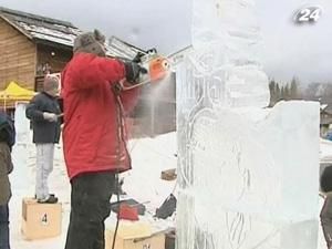 Чехи й поляки змагаються у створенні крижаних скульптур