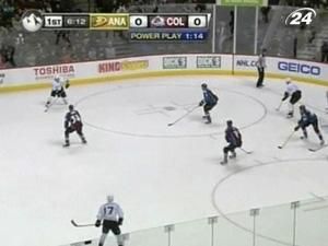 Хет-трик Перрі приніс "Анахайму" перемогу над "Колорадо" Хет-трик Перрі приніс "Анахайму" перемогу над "Колорадо"