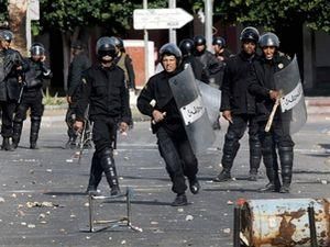 Туніс потерпає від збитків через масові заворушення Туніс потерпає від збитків через масові заворушення