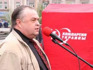 Комуніст: У Адміністрації Януковича працюють "нацики" Комуніст: У Адміністрації Януковича працюють "нацики"