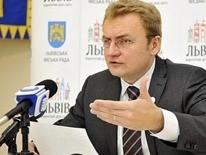 Мер Львова: Не можна скорочувати смугу, бо Президент не зможе прилетіти Мер Львова: Не можна скорочувати смугу, бо Президент не зможе прилетіти