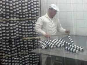 В Україні випустили ковбасу у вигляді жезла ДАІ В Україні випустили ковбасу у вигляді жезла ДАІ