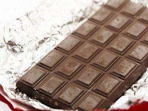 Вчені довели, що темний шоколад набагато корисніший за соки