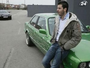 Хорват Мате Рімач встановив на свій BMW E30 електромотор Хорват Мате Рімач встановив на свій BMW E30 електромотор