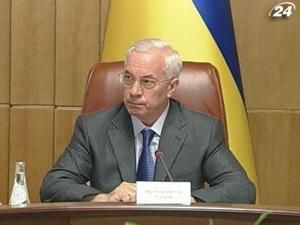 Азаров обіцяє стабілізувати ціну на бензин збільшенням переробки нафти Азаров обіцяє стабілізувати ціну на бензин збільшенням переробки нафти