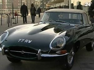 Jaguar E-Type святкує 50-ліття