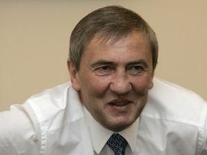 Азаров: Черновецький буде працювати, скільки захоче