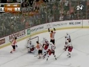 "Філадельфія" вдев'яте поспіль переграла "Кароліну" "Філадельфія" вдев'яте поспіль переграла "Кароліну"