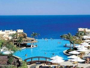 Хосні Мубарак з родиною прибув в курортне місто Шарм-ель-Шейх Хосні Мубарак з родиною прибув в курортне місто Шарм-ель-Шейх