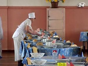 Замість "Івали" харчі солдатам постачатиме інша фірма Замість "Івали" харчі солдатам постачатиме інша фірма