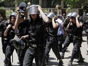 В Каїрі сотні поліцейських вийшли на площу В Каїрі сотні поліцейських вийшли на площу