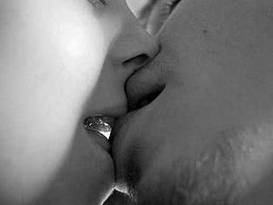 У Кременчуці за проїзд в маршрутці сьогодні розраховуються поцілунками У Кременчуці за проїзд в маршрутці сьогодні розраховуються поцілунками