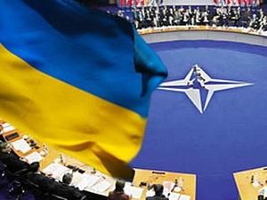 НАТО і далі хоче співпрацювати з Україною НАТО і далі хоче співпрацювати з Україною