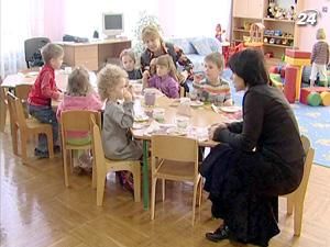 В Києві на 100 місць в дитячих садках претендує 108 дітлахів В Києві на 100 місць в дитячих садках претендує 108 дітлахів
