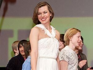 Міла Йовович презентувала у Москві "Викрутаси" Міла Йовович презентувала у Москві "Викрутаси"