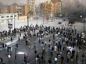 На американську журналістку на площі Тахрір напав натовп На американську журналістку на площі Тахрір напав натовп