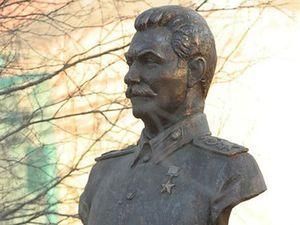 У Раді хочуть заборонити спорудження пам'ятників Сталіну в Україні У Раді хочуть заборонити спорудження пам'ятників Сталіну в Україні
