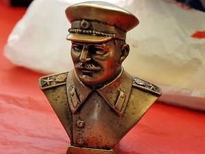 Депутати пропонують заборонити спорудження пам'ятників Сталіну Депутати пропонують заборонити спорудження пам'ятників Сталіну
