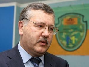 Гриценко: Янукович остаточно позбавляє Азарова влади