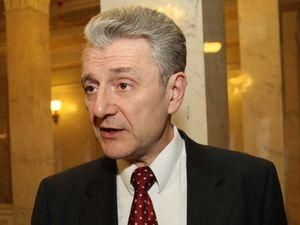 Янукович подарував соратнику на ювілей орден Янукович подарував соратнику на ювілей орден