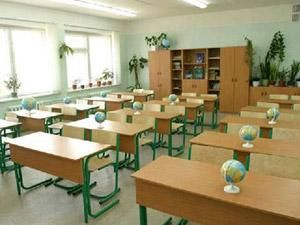 На Луганщині закривають українську школу, щоб зробити там офіс Партії регіонів