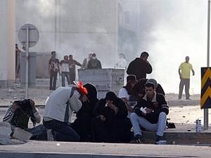 Поліція Бахрейну напала на сплячих учасників акцій протесту (ВІДЕО)